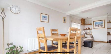 3 bedroom detached house to rent - Photo 4