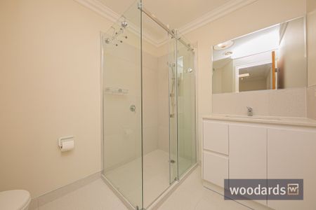 Stunningly Renovated 4-Bedroom Family Home in Prime Box Hill Location! - Photo 4