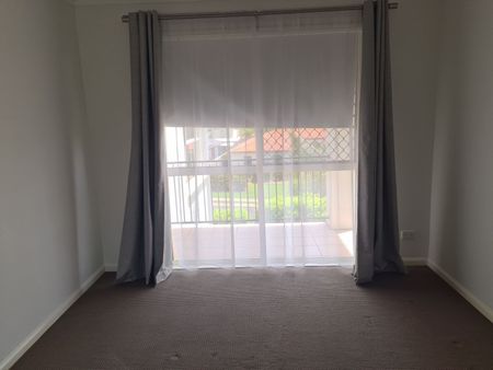 SPACIOUS FOUR BEDROOM FAMILY HOME LOCATED IN THE PRESTIGE 'SOMERSET ESTATE' MUDGEERABA - Photo 2