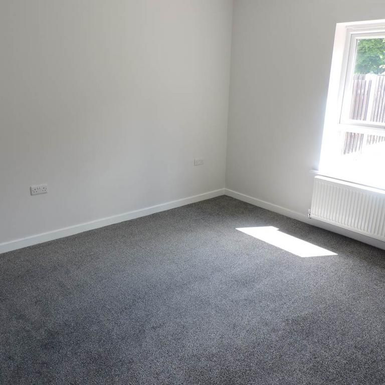 2 bedroom semi-detached bungalow to rent - Photo 1