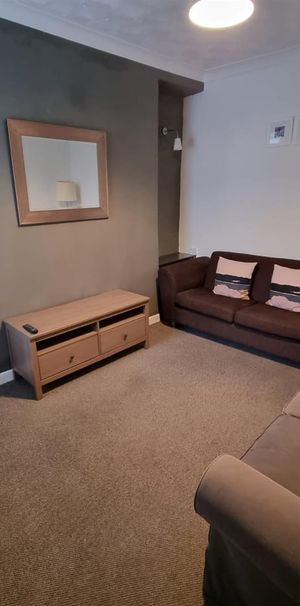 Room For Rent Meadow Street, Pontyprid - Photo 1