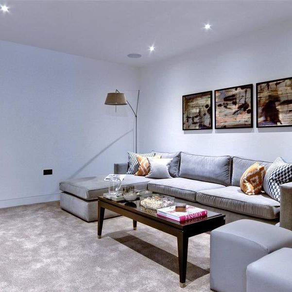 5 bedroom townhouse to rent - Photo 1
