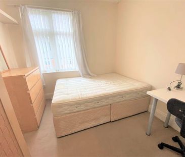 3 bedroom flat to rent - Photo 6
