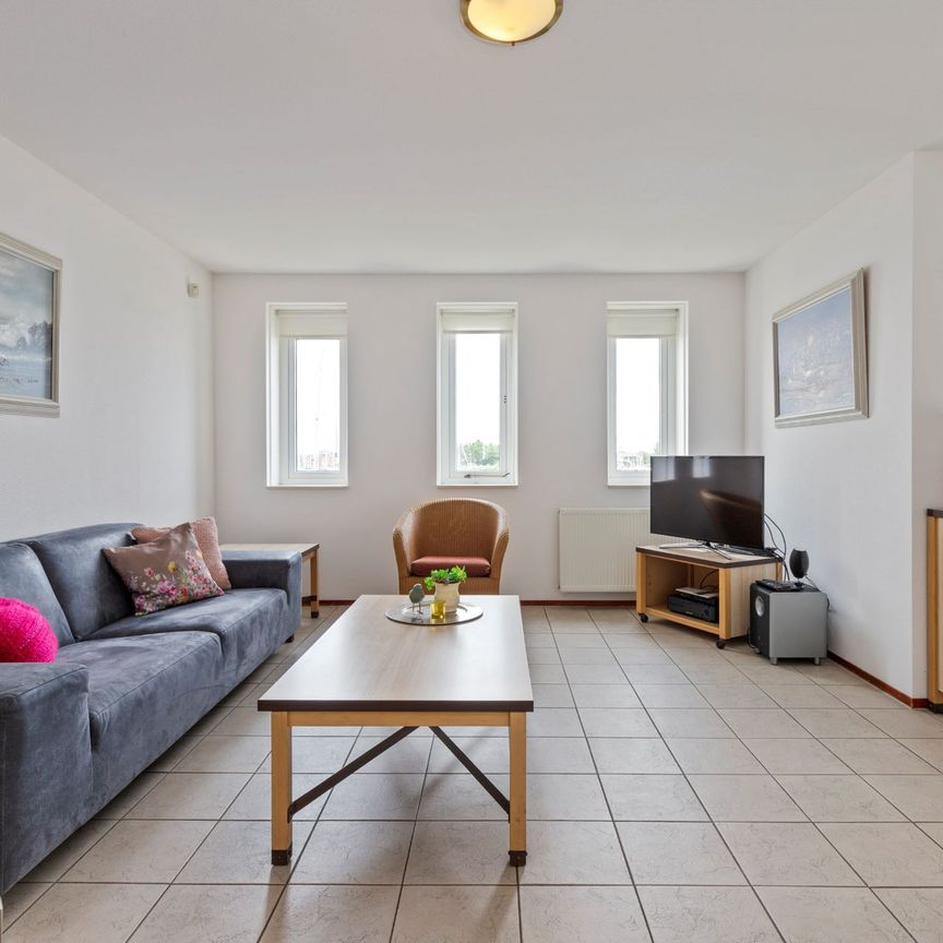 Lovely 2 bedroom apartment, terrace & harbor view - Photo 1