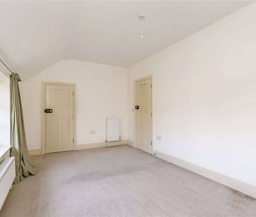 Three bedroom cottage in a popular location - Photo 2