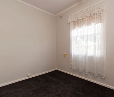 Cozy 3 bedroom home with shed. - Photo 1