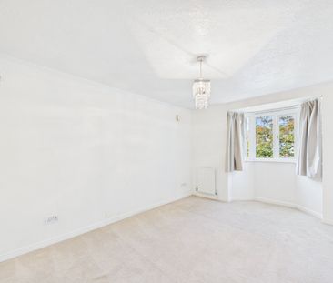 2 bedroom Flat in Coachmans Grove, Sandhurst - Photo 4