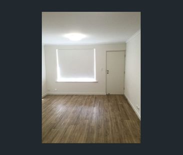 Modern two bedroom unit in great location - Photo 4