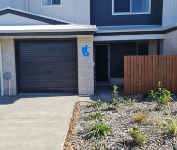 NEAR NEW 3 BEDROOM TOWNHOUSE, AVAILABLE NOW INSPECTIONS BY APPOINTMENT - Photo 2