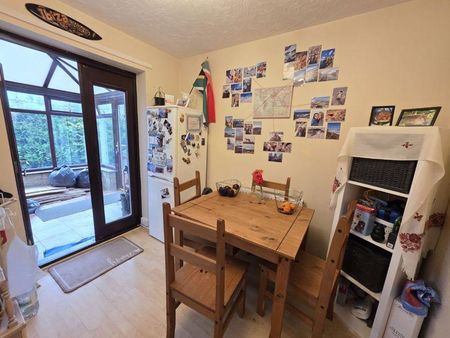 3 bedroom semi-detached house to rent - Photo 3