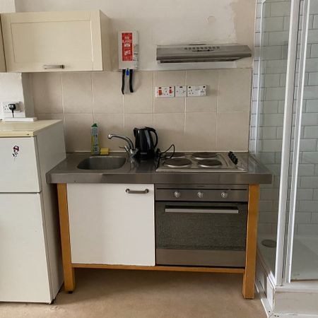 Room in a Shared House, Barnes, SW13 - Photo 3