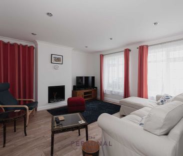 Manor House Court, Epsom - Photo 3