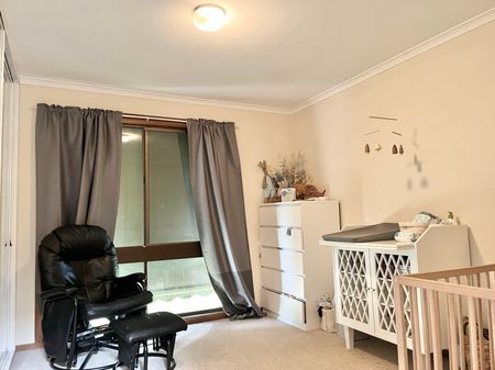 BIG FAMILY HOME IN BEAUTIFUL ELTHAM (Unfurnished) - Photo 4