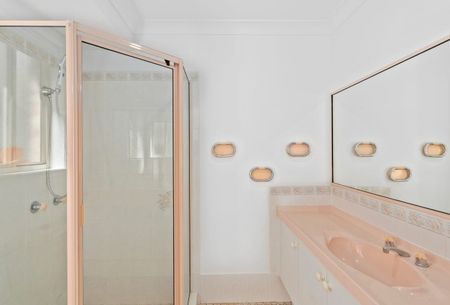 Spacious Family Home - Photo 4