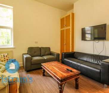 6 bed Flat for Rent - Photo 2