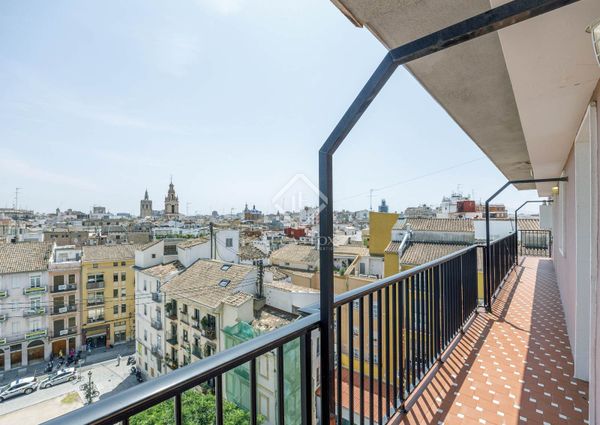 Excellent 3 Bedroom apartment for rent in El Carmen, Valencia