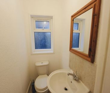 Room in a Shared House, Alloa Road, SE8 - Photo 3