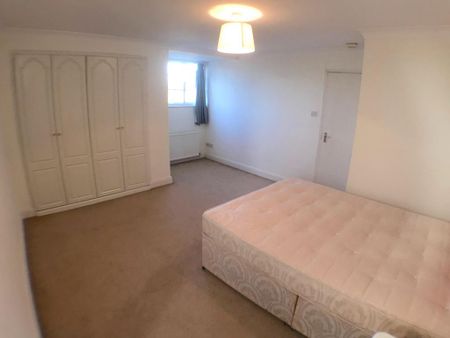 5 bedroom detached house to rent - Photo 4
