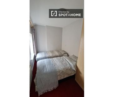 Room in shared apartment for rent in The Coombe, Dublin - Photo 6