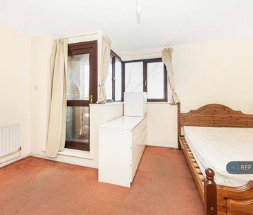 4 bedroom semi-detached house to rent - Photo 5