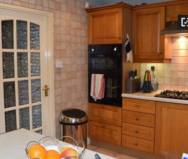 Room for rent in 3-bedroom apartment in Clonsilla, Dublin - Photo 4