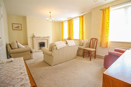 2 Bedroom Flat - Ground Floor - Photo 4