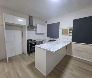 FAMILY Home FOR RENT – Renovated Kitchen, New Floors & Ultimate Wor... - Photo 2