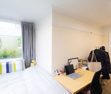 Sunny solid brickhouse in prime location - Photo 6