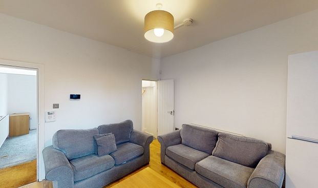 Spacious 7-Bedroom Student House with New Kitchen, 3 Bathrooms, and Large Garden - Photo 1