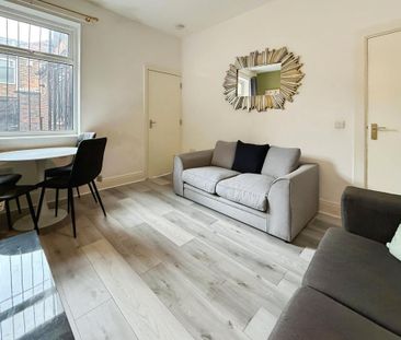 4 bedroom terraced house to rent - Photo 3