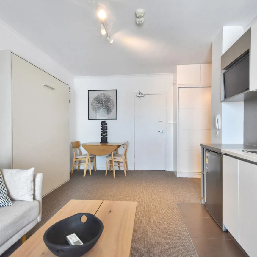 Furnished Modern Studio Unit in Randwick Central! - Photo 1