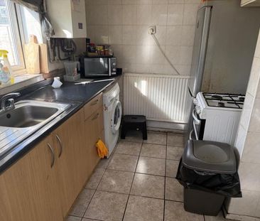 Room in a Shared House, The Close, IG2 - Photo 1