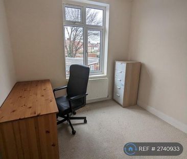 4 bedroom semi-detached house to rent - Photo 3