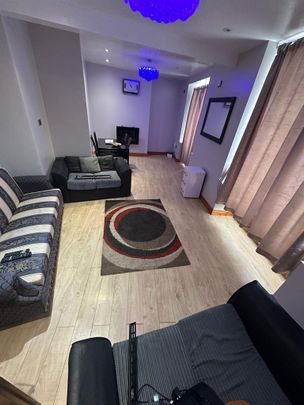 5 bedroom semi-detached house to rent - Photo 1