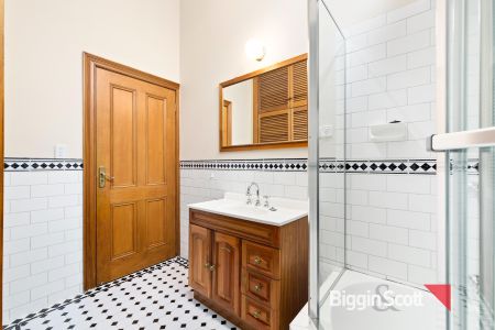 Spacious & Stylish Living in Prime Location! - Photo 4