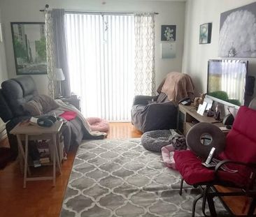 TERREBONNE 4 1/2 1ER MAI 1ER ÉTAGE AVEC PARKING - Photo 2