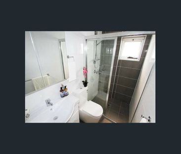 Modern mid floor studio - Photo 3