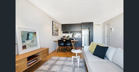 Perfectly Proportioned 2 Bedroom 2 Bathroom - Photo 2