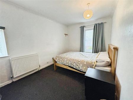 2 bedroom semi-detached house to rent - Photo 4