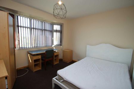 4 bedroom semi-detached house to rent - Photo 5