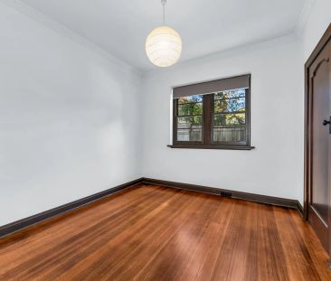 Stylish Art Deco Living – Fully Renovated Windsor Gem - Photo 5