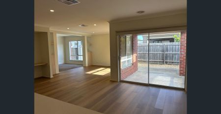 Well-Located 4-Bedroom Family Home Close to Schools & Transport!! - Photo 3