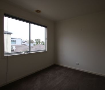 Positioned in a great area - Photo 3