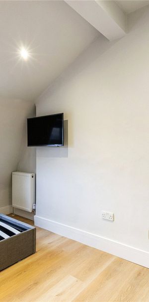 Uxbridge Road, London, W12 flat to rent - Photo 1