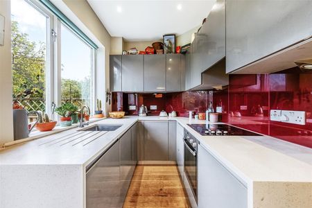 1 Bed Flat, East Churchfield Road, W3 - Photo 5