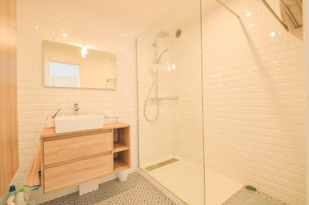 Location Appartement 3 pièces 66m² ST LAURENT DU VAR 06700 - Photo 5