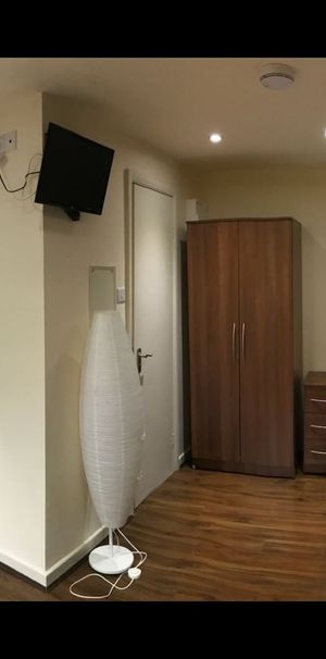 Studio Flat, Cranhurst Road, NW2 - Photo 1