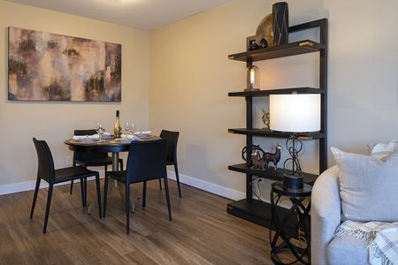 D,E - 2 Bed, 1 Bath - Photo 4