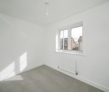 4 bedroom semi-detached house to rent - Photo 5