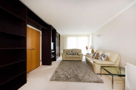 3 bedroom flat to rent - Photo 3